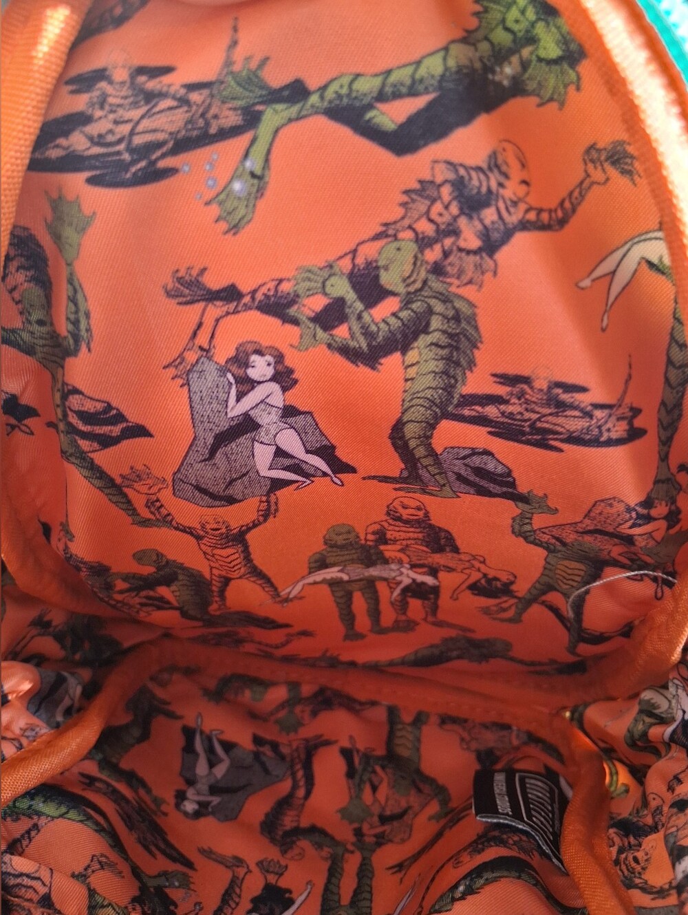 EUC Disney Universal Studios Retired Creature From The Black Lagoon Sling Bag - Picture 12 of 14